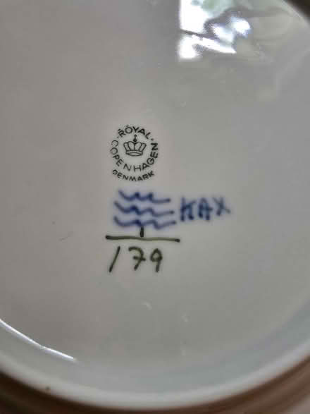 Photo of free White w/ Blue Dishes (West 7th) #4