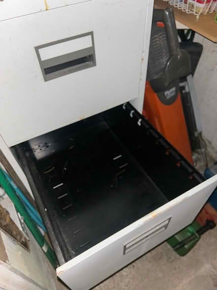 Photo of free Grey Metal 4-Drawer Filing Cabinet, No Key (Greengates BD10) #2