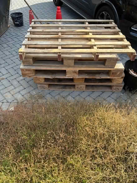 Photo of free Selection of pallets (Caterham CR3) #1