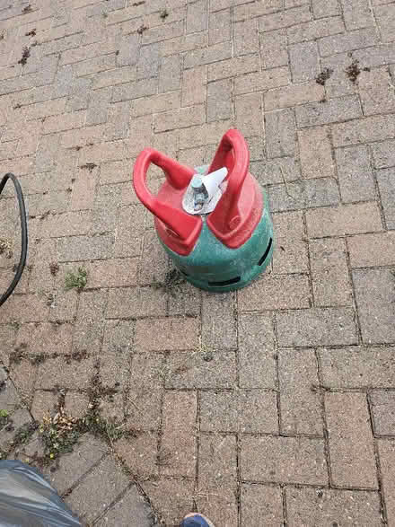 Photo of free Gas cylinder seems to have some still.in it. (Malvern WR14) #1