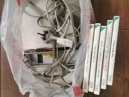 Photo of free Wii and a few games (Sevenoaks TN13 3) #2