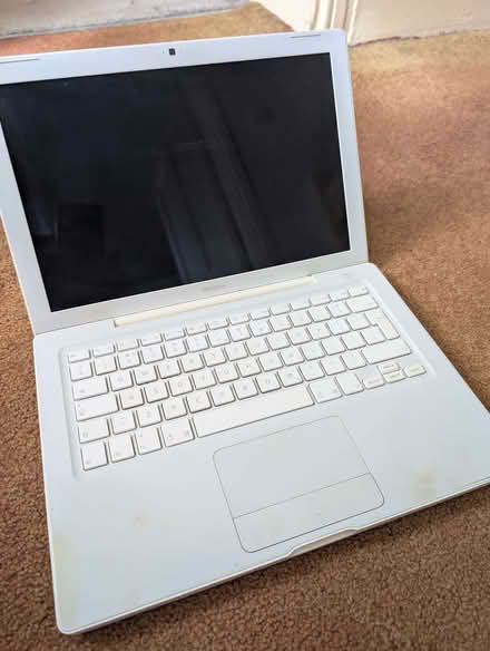 Photo of free Old MacBook A1181 for spares only (Mold CH7) #1