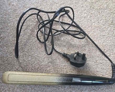 Photo of free Remington S5208 hair straighteners (Bowbridge GL5) #1