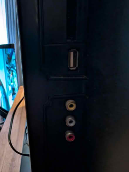 Photo of free Bush 32" TV (Willerby HU10 6DG) #3