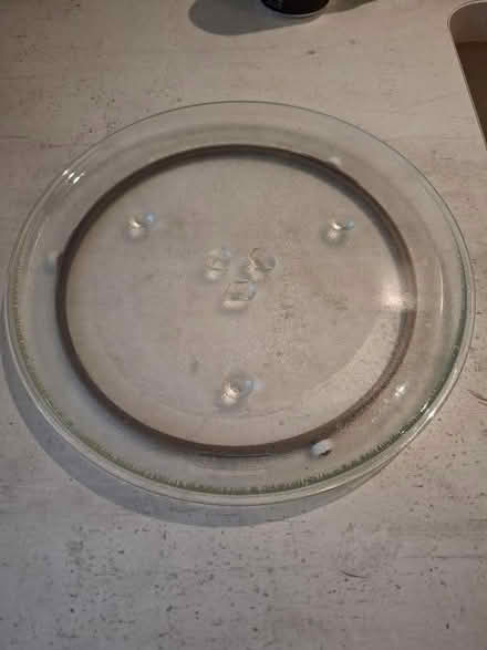 Photo of free Microwave glass turntable plate (Southborough TN4) #1
