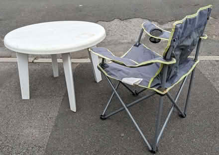 Photo of free round white plastic camping table with short legs (Oxford OX4) #1