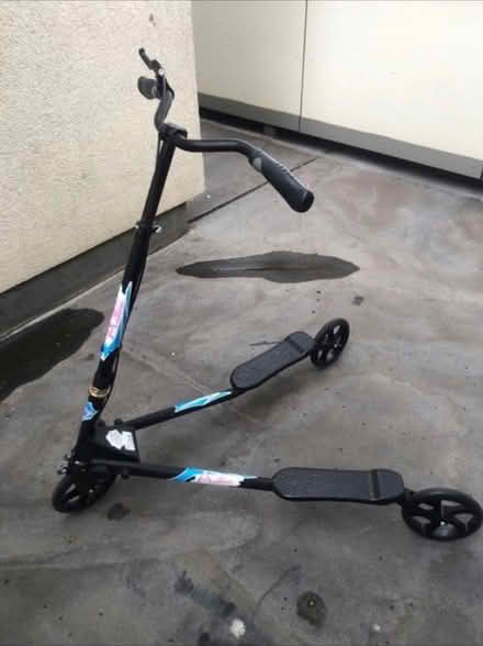Photo of free Aoodil Swing Scooter (Cheshunt En8) #2