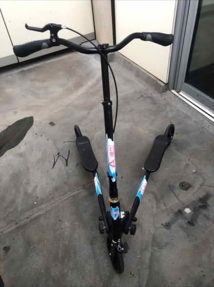 Photo of free Aoodil Swing Scooter (Cheshunt En8) #1