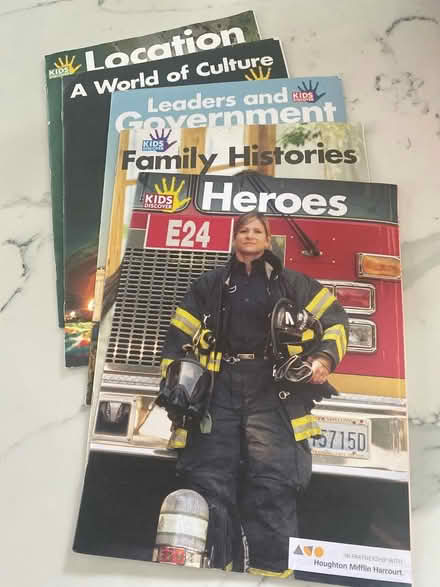 Photo of free Kids Discover educational booklets (Skokie) #1