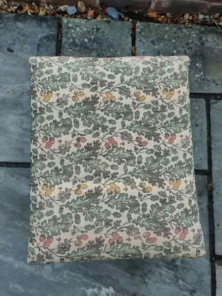 Photo of free Oak bench with leaf pattern (Liphook GU30) #2