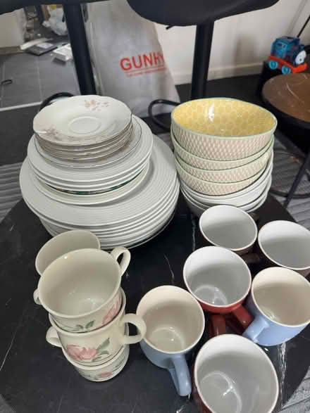 Photo of free A selection of dinnerware (Treeton S60) #1