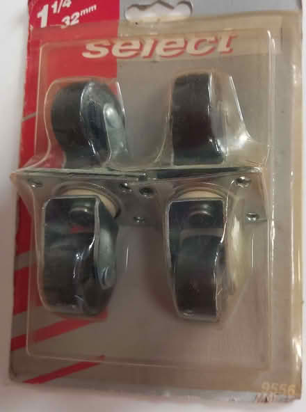 Photo of free castors (Putnoe MK41) #1