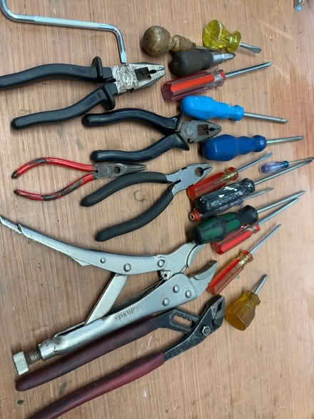 Photo of free Various hand tools (Welling DA16) #1