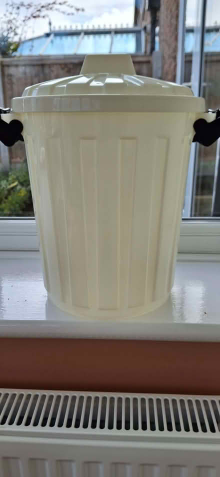 Photo of free Small plastic bin (Lower Broadheath WR2) #1