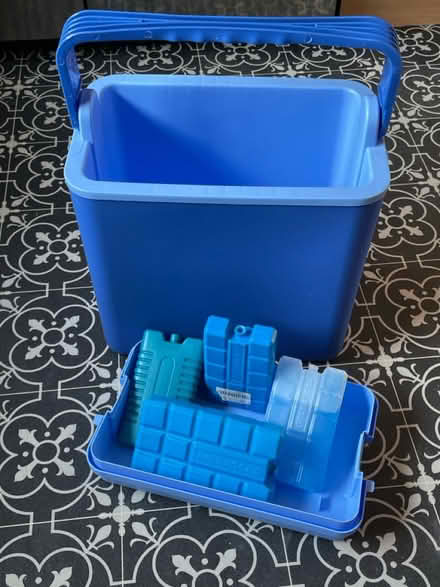 Photo of free Cool box and 4 ice blocks (Scale Hall, Lancaster LA1) #3