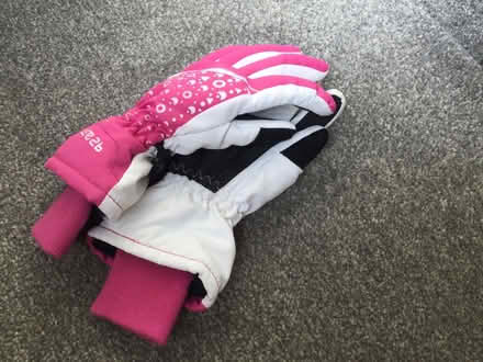 Photo of free Child’s Ski Gloves (Bromborough CH62) #2