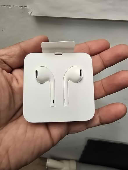 Photo of free Apple headphones (IP4) #1