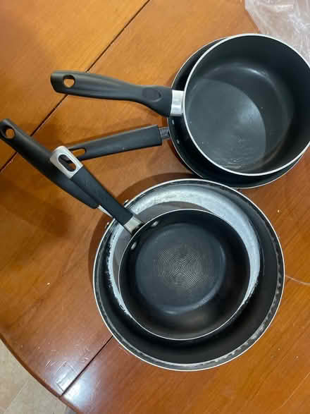 Photo of free 4 pans (TW15) #1
