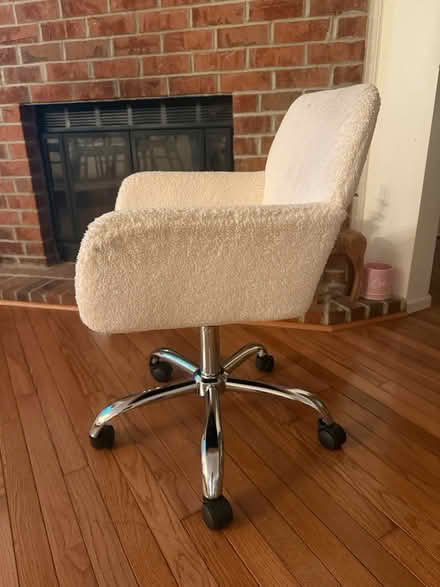 Photo of free swivel desk chair - faux fur (Raritan) #2