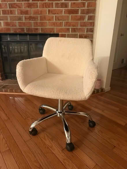 Photo of free swivel desk chair - faux fur (Raritan) #1