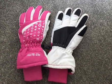 Photo of free Child’s Ski Gloves (Bromborough CH62) #1