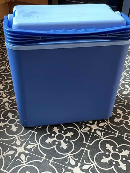 Photo of free Cool box and 4 ice blocks (Scale Hall, Lancaster LA1) #2