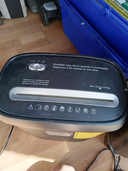 Photo of free 5 Sheet Paper Shredder (Longlevens GL2) #1