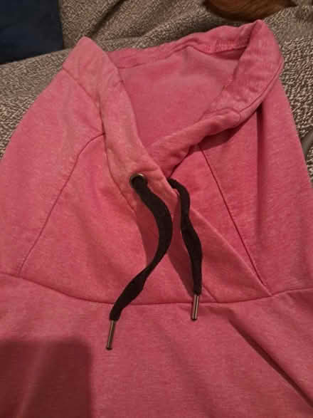 Photo of free Pink workout top (Weybridge KT13) #4