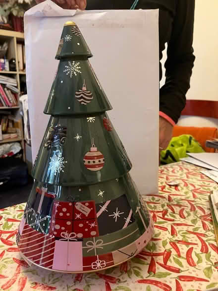 Photo of free Christmas toffee tin SW9 Oval (SW9 Oval) #1