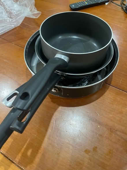 Photo of free 4 pans (TW15) #2