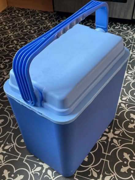 Photo of free Cool box and 4 ice blocks (Scale Hall, Lancaster LA1) #1