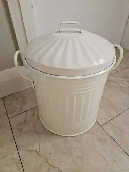 Photo of free Cream metal bin (Slyne-with-Hest LA2) #1