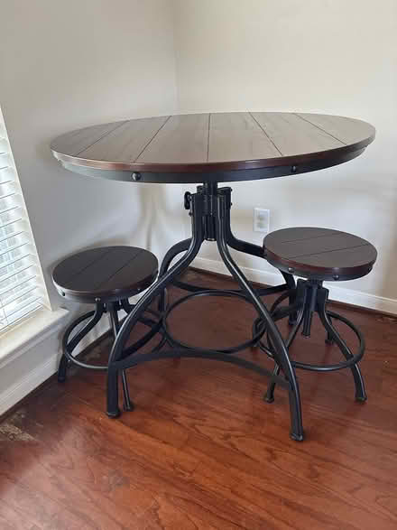Photo of free Table and stools (Pearland) #1