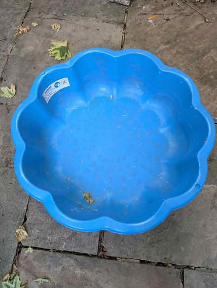 Photo of free Plastic paddling pool (Wokingham RG41) #1