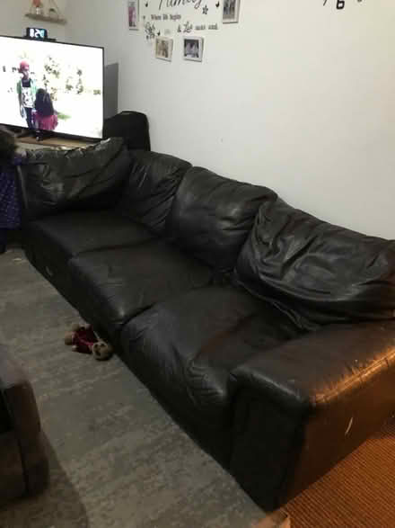 Photo of free leather sofa (De21) #4