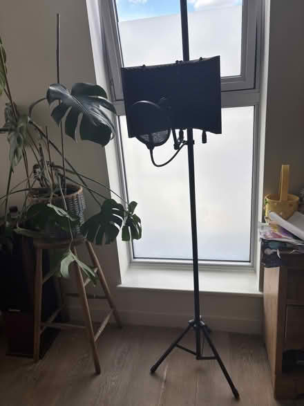Photo of free Studio Mic Stand + Pop Shield (N16) #1