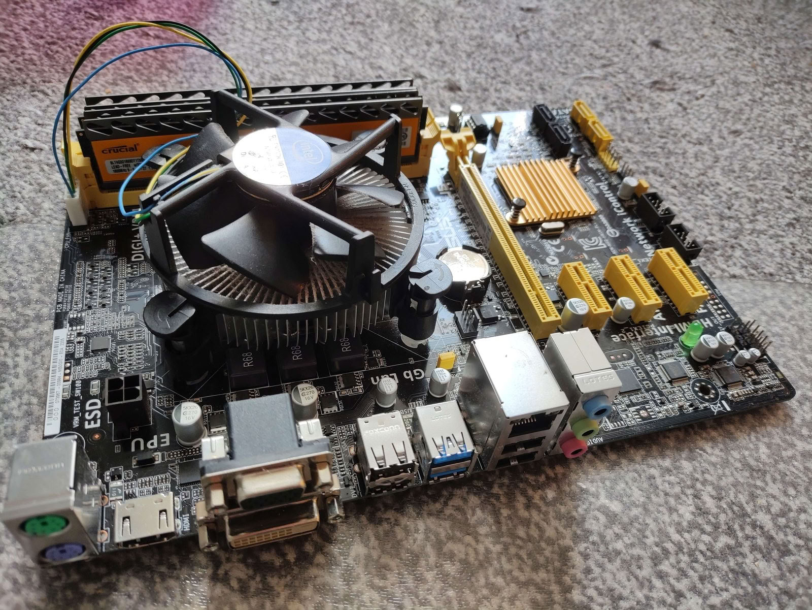 Tarjeta madre ASUS H81M-A para procesadores Intel de 4ta generación