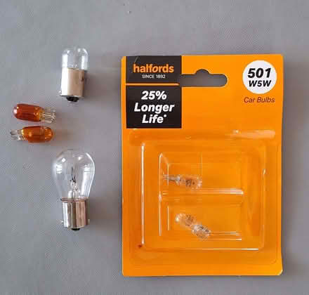Photo of free A few automobile bulbs (Epping CM16) #1