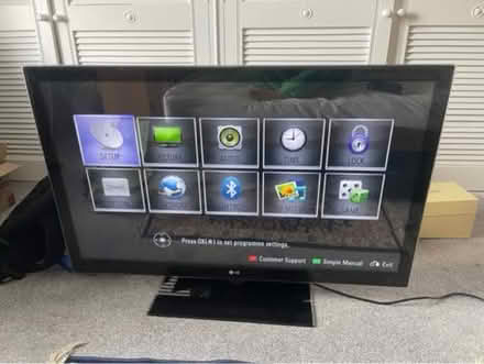 Photo of free 47 Inch tv (HDMI port broken) (Kew road, Richmond) #1