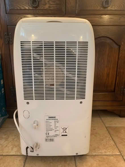 Photo of free On offer a Dehumidifier (Starkholmes DE4) #3
