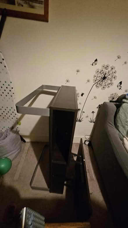 Photo of free Coffee table (TW7 Isleworth) #4