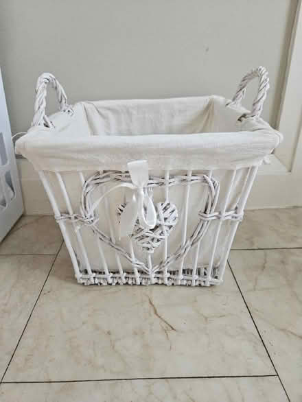 Photo of free White wicker storage basket (Slyne-with-Hest LA2) #1