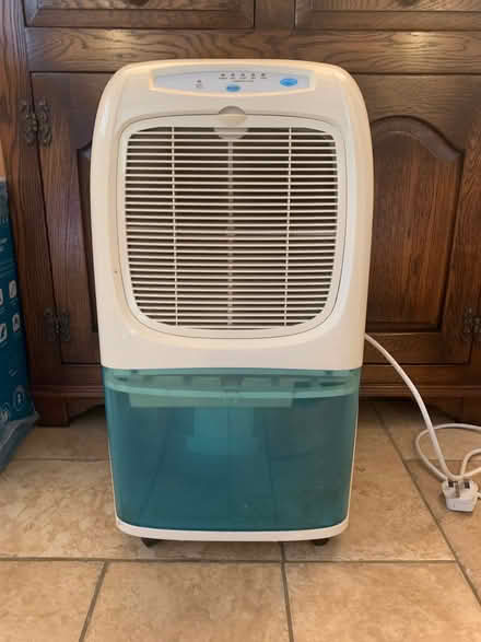 Photo of free On offer a Dehumidifier (Starkholmes DE4) #1