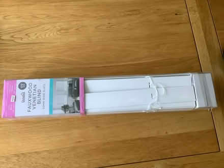 Photo of free White Venetian Blind 60cm x 120cm (Glenleigh Park TN39) #2
