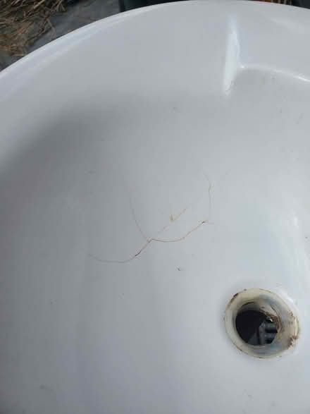 Photo of free Wash Basin (CRACKED- please see photos) (Bearwood B67) #2
