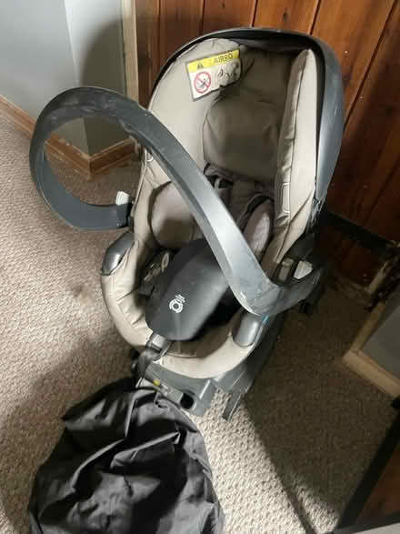 Photo of free Babyzen Yoyo isofix car seat &base (Doddington ME9) #1