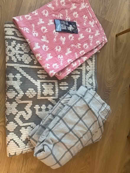 Photo of free Linen & Rug (East Croydon CR0) #1
