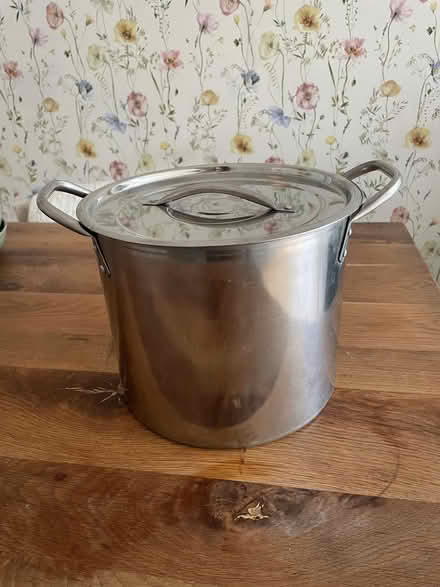 Photo of free large saucepan with lid (Colchester CO1) #1