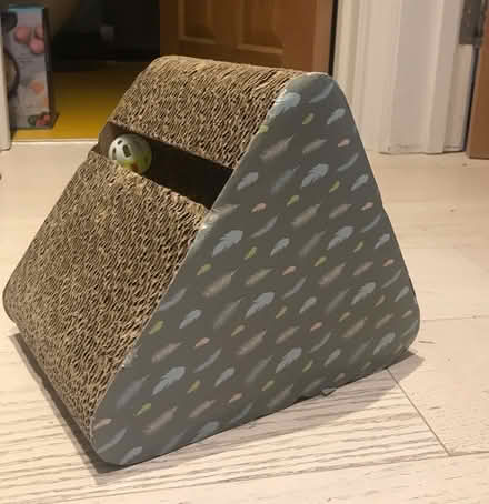 Photo of free Cat scratcher and cat bed (Chalk Farm NW5) #2