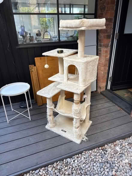 Photo of free Large cat tree (WR14 Malvern Link) #1
